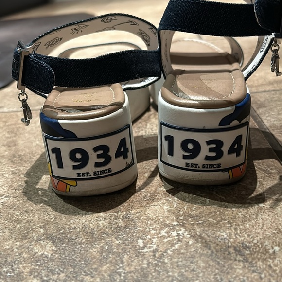Spring Donald Duck sandals - Picture 5 of 9